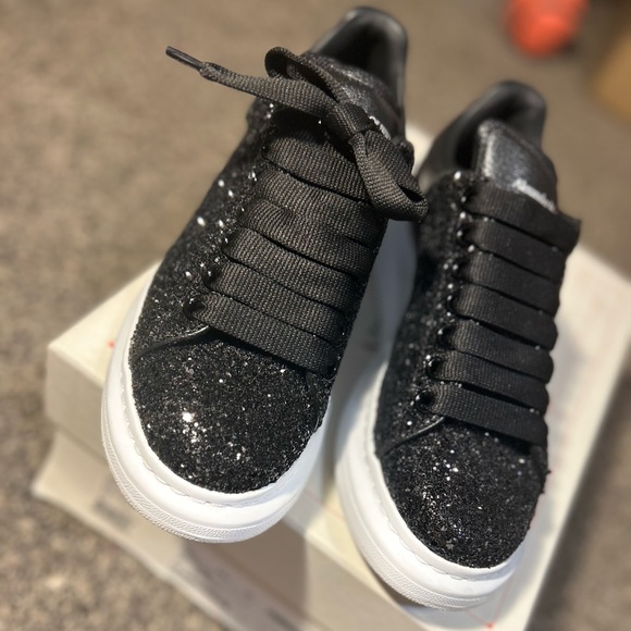 Alexander McQueen Oversized Black Glitter
(Women's) - Picture 4 of 9